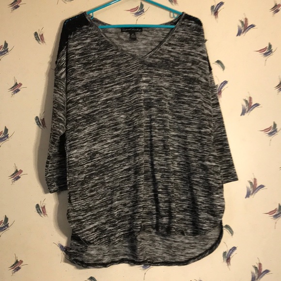 French Laundry Tops - 💜Three Quarter Length T Shirt with Lace Shoulder